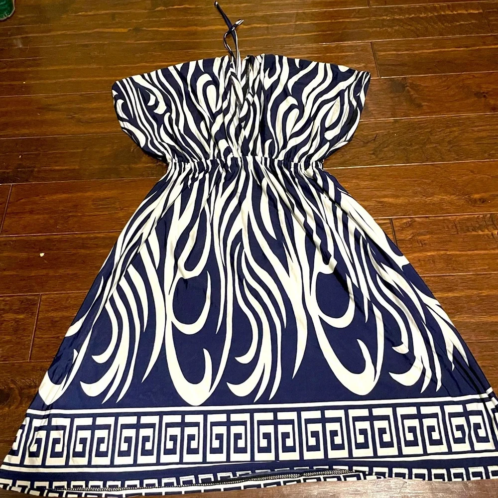 Dress - Picture 2 of 2